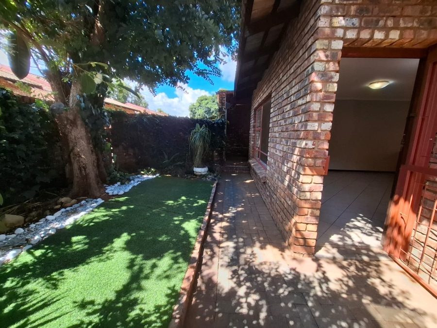 2 Bedroom Property for Sale in Langenhovenpark Free State